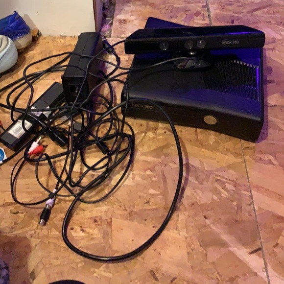 Two Xbox 360’s - Picture 6 of 7